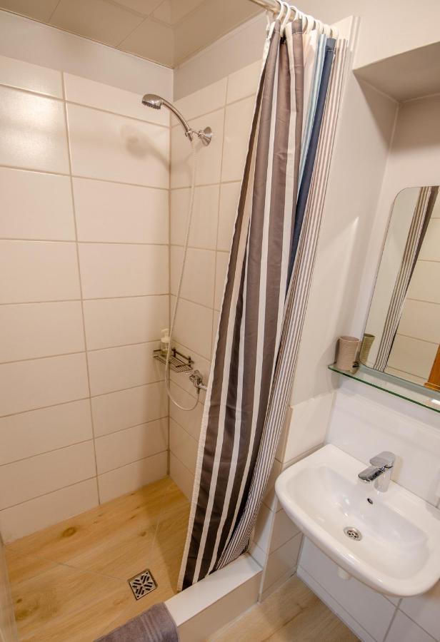 Veldzes Nams Hotel Ventspils Exterior photo